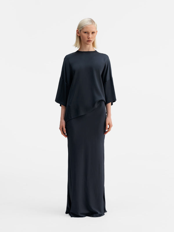 Model wearing Ahlvar Gallery Thess silk tee blue grey