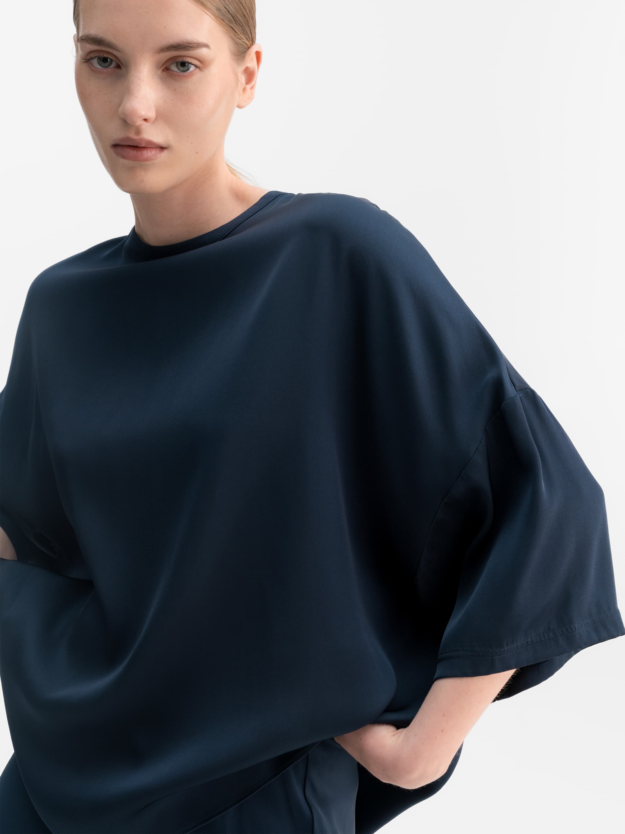Thess silk tee midnight blue