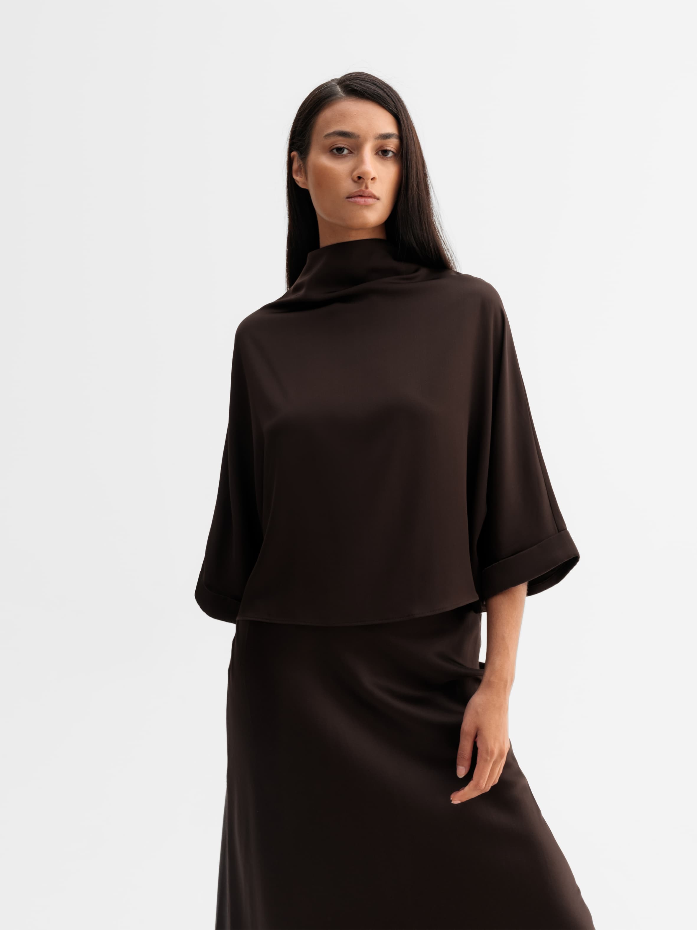Thia silk tee dark brown
