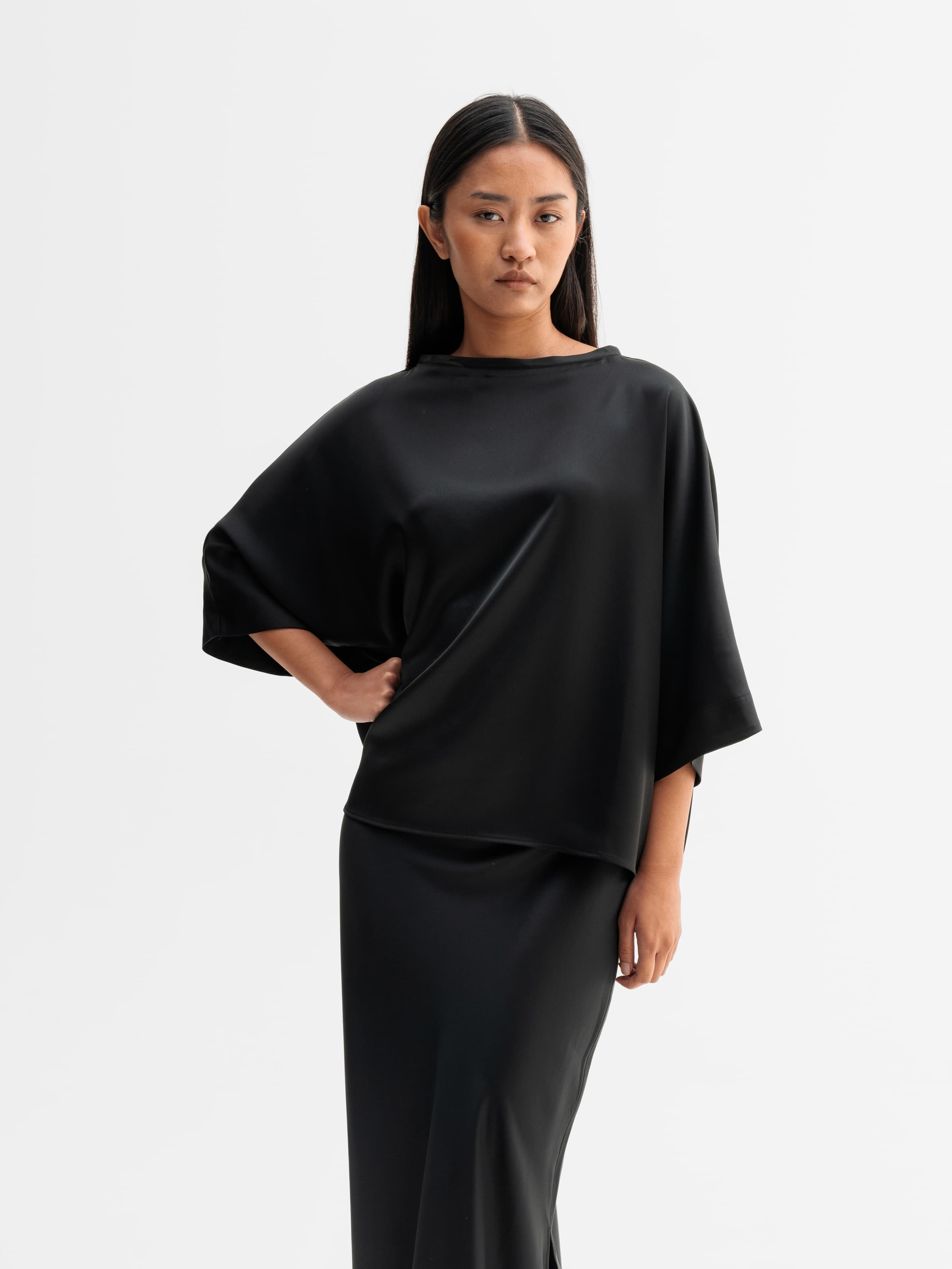 Tori satin tee black