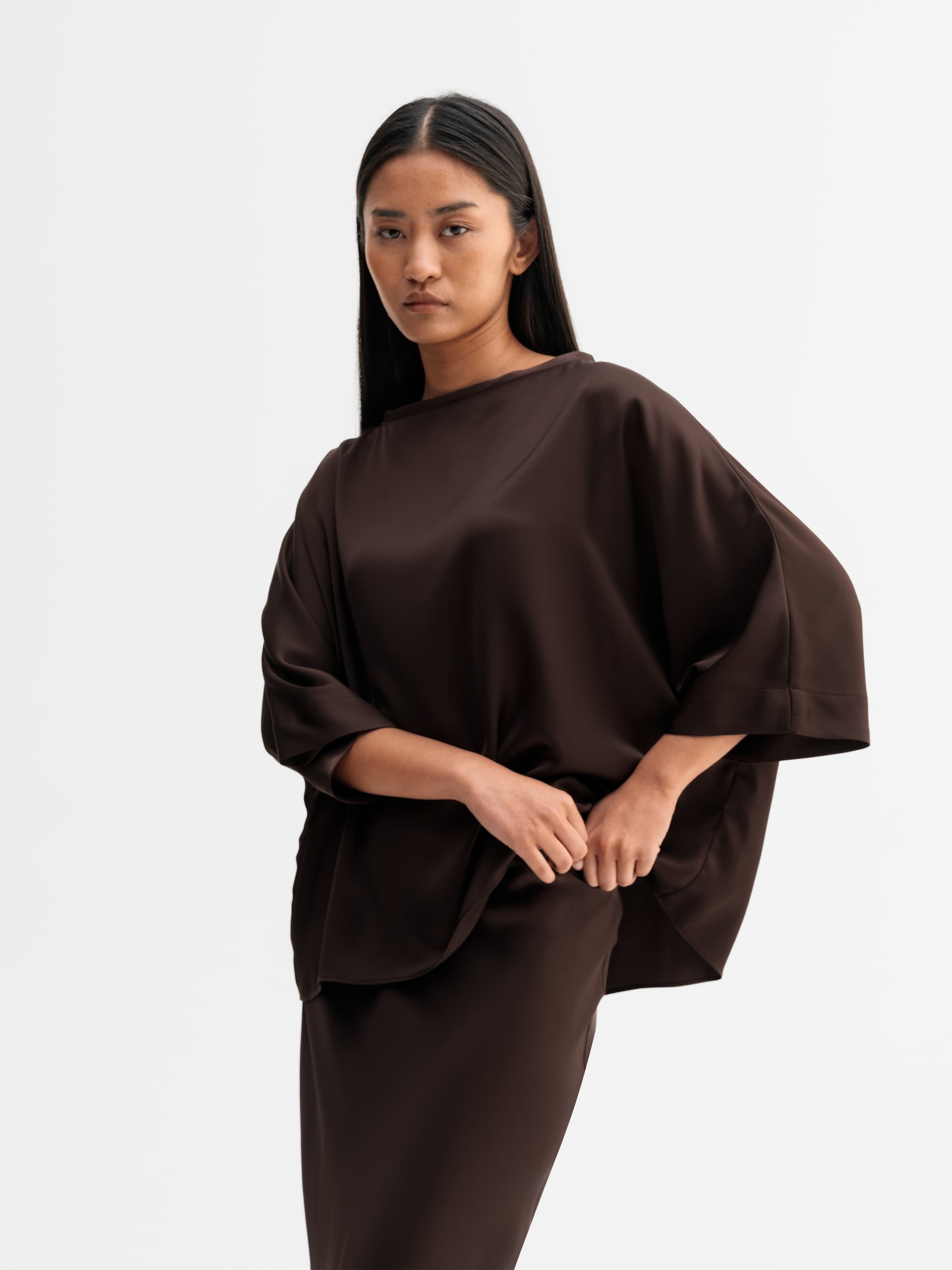 Tori satin tee dark brown