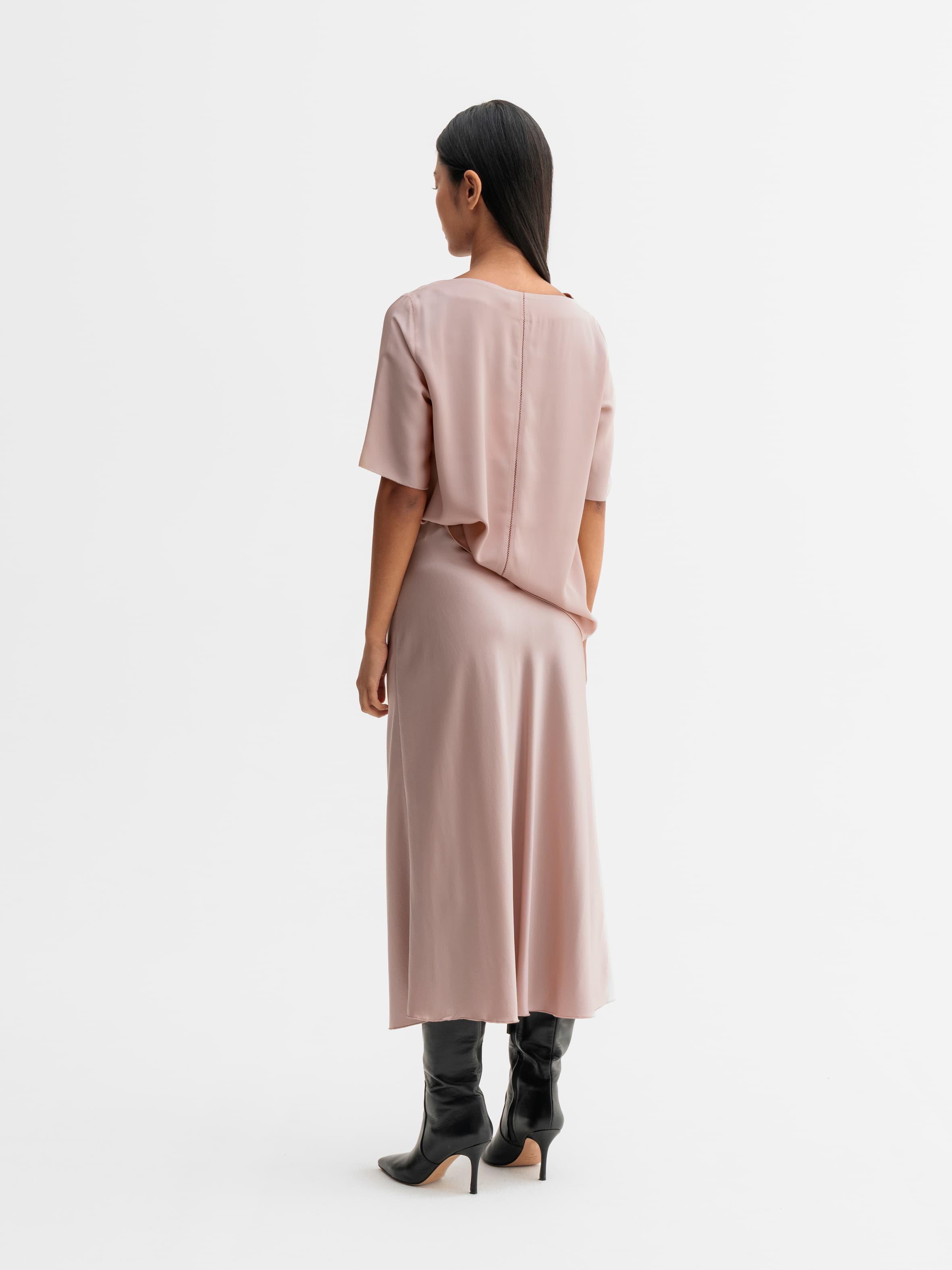 Back view of Ahlvar Gallery Yoli silk blouse in Dusty pink
