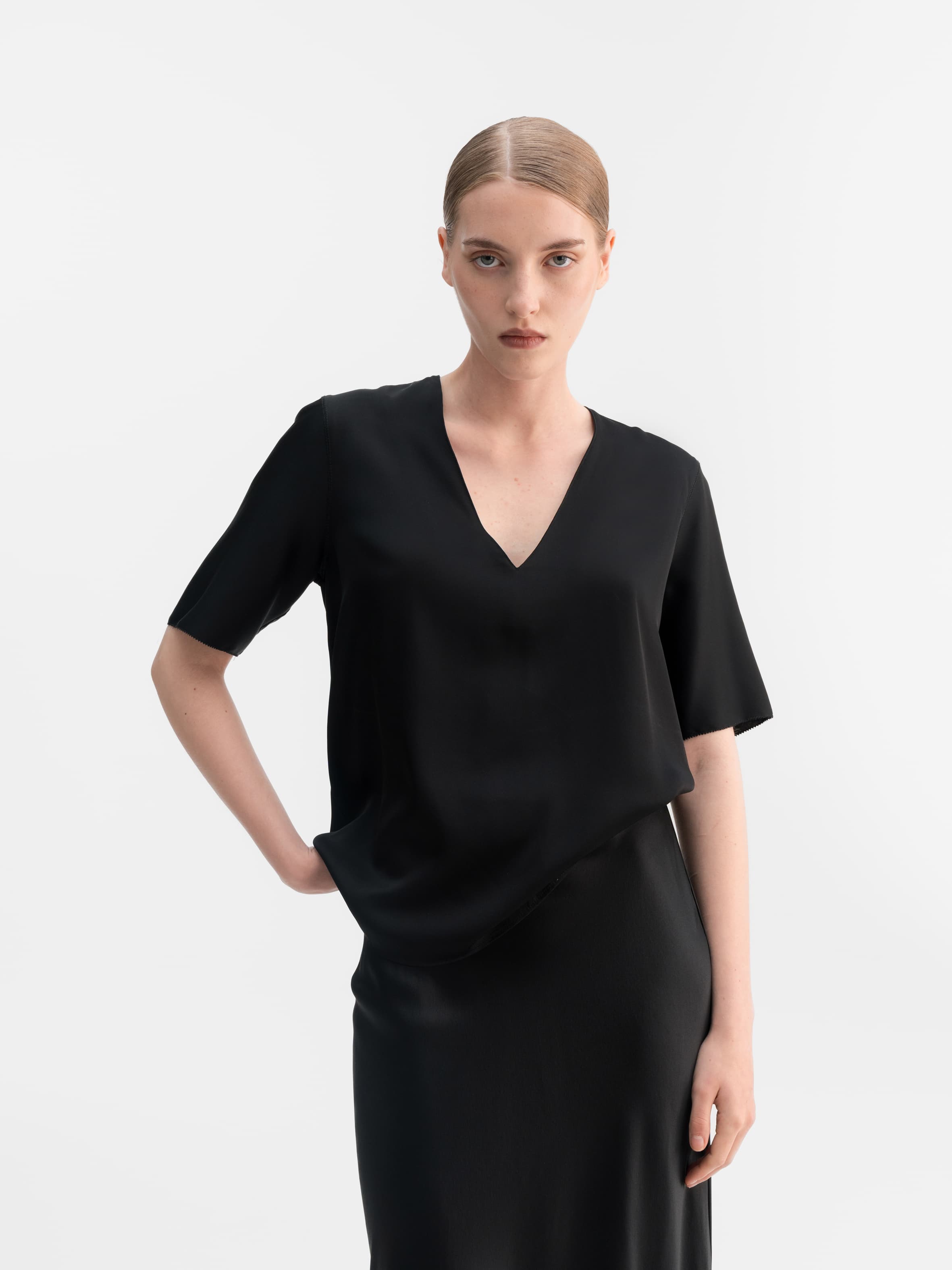 Yoli v-neck silk blouse black