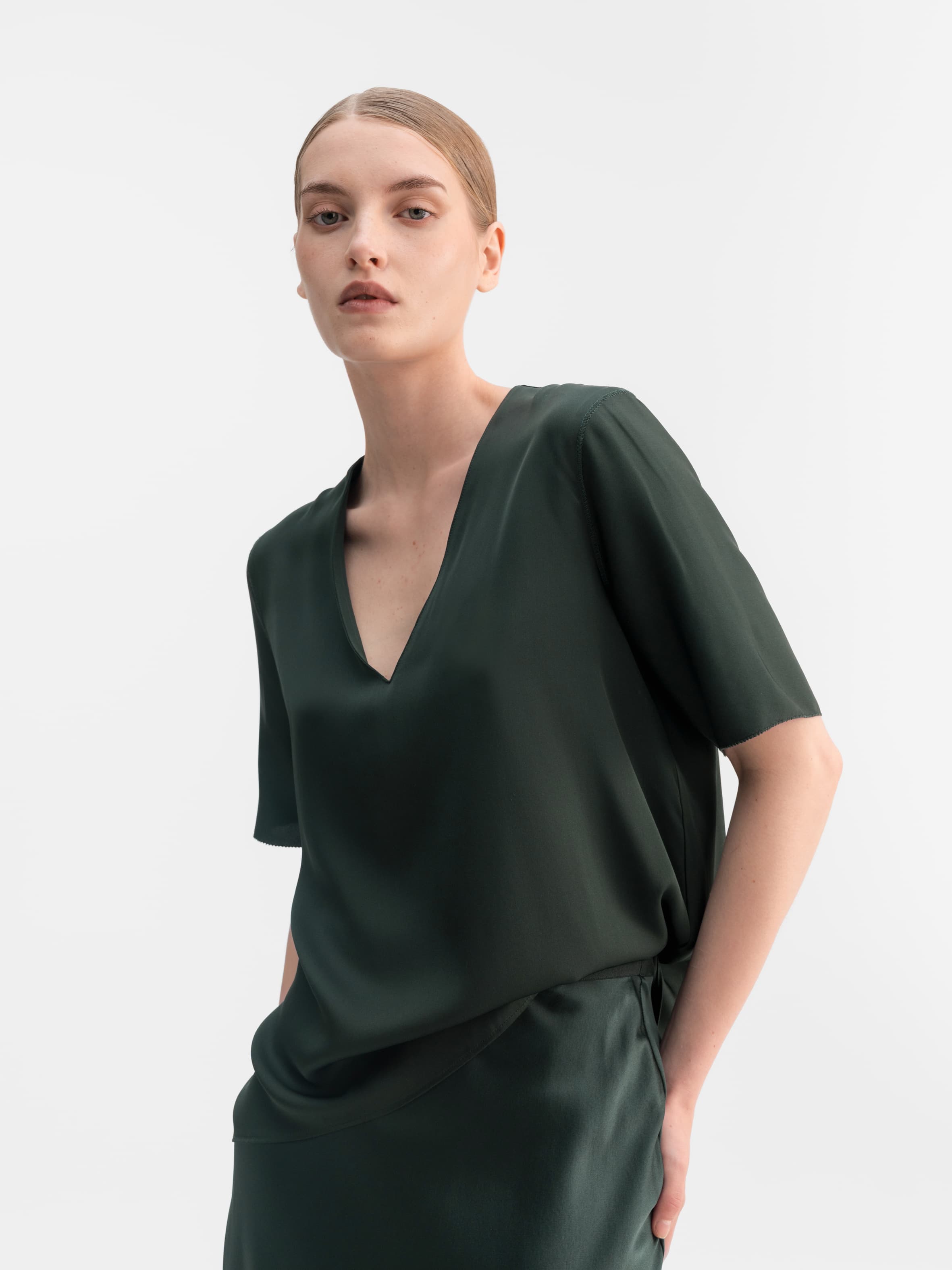 Yoli v-neck silk blouse deep forest