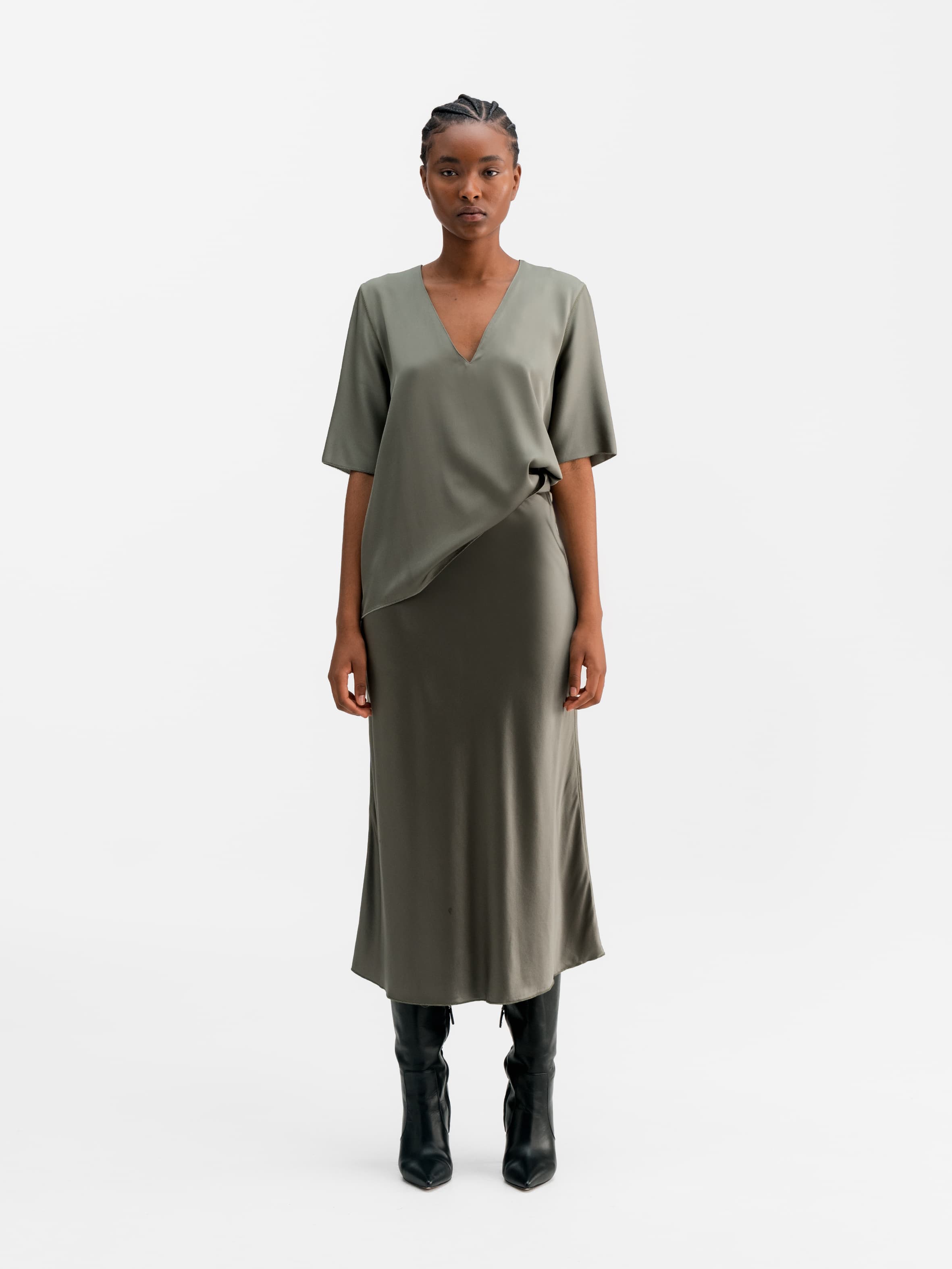 Yoli v-neck silk blouse light military