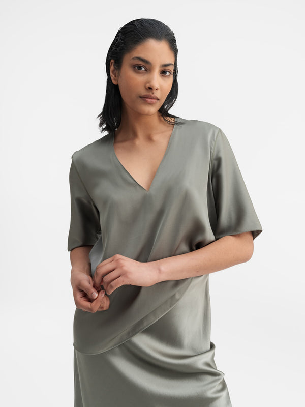 Yoli v-neck silk blouse light military