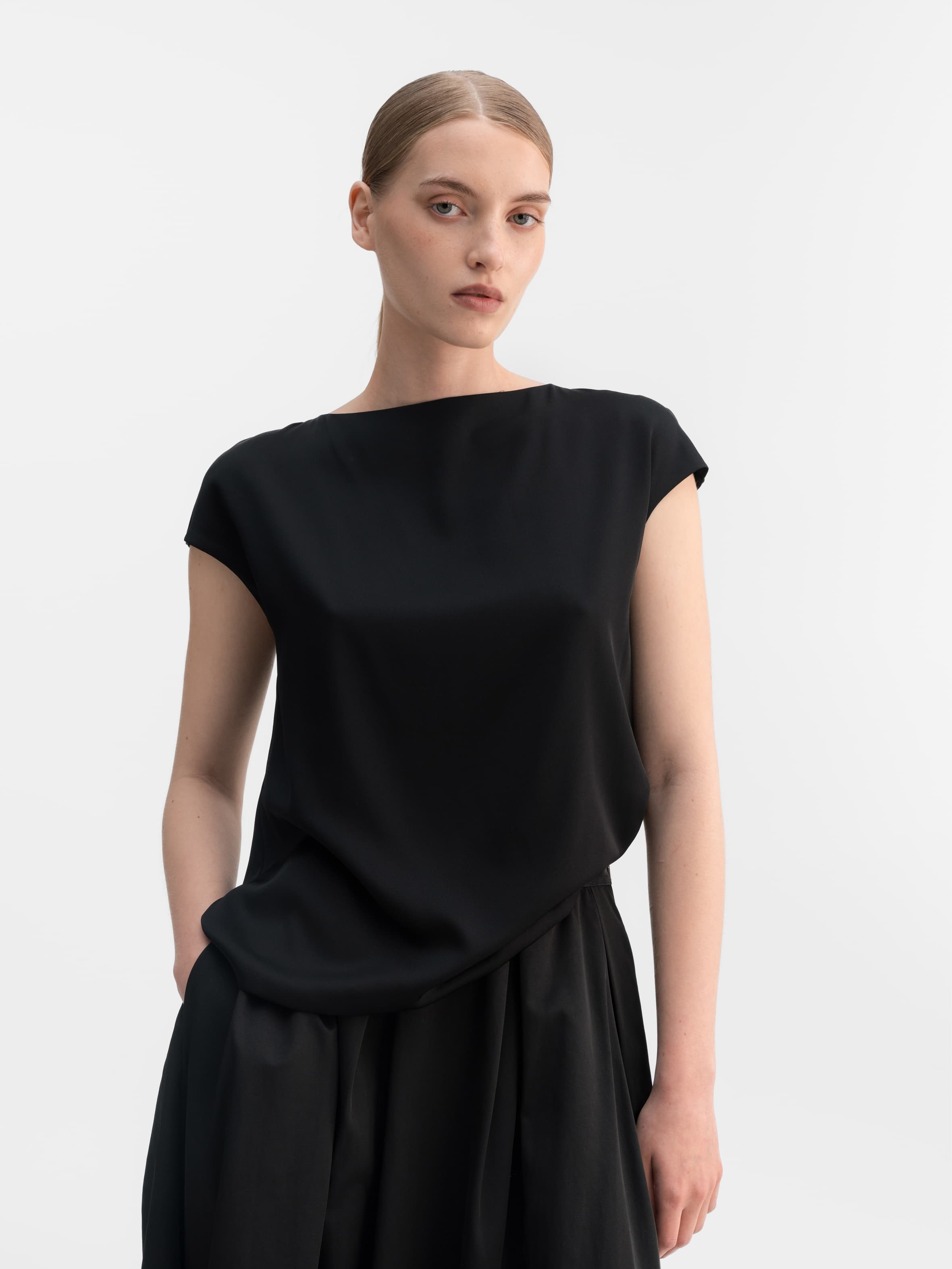 Yui silk top black