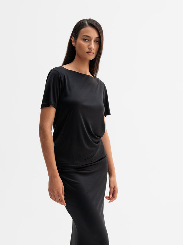 Model wearing Ahlvar Gallery Yuni jersey tee in Black
