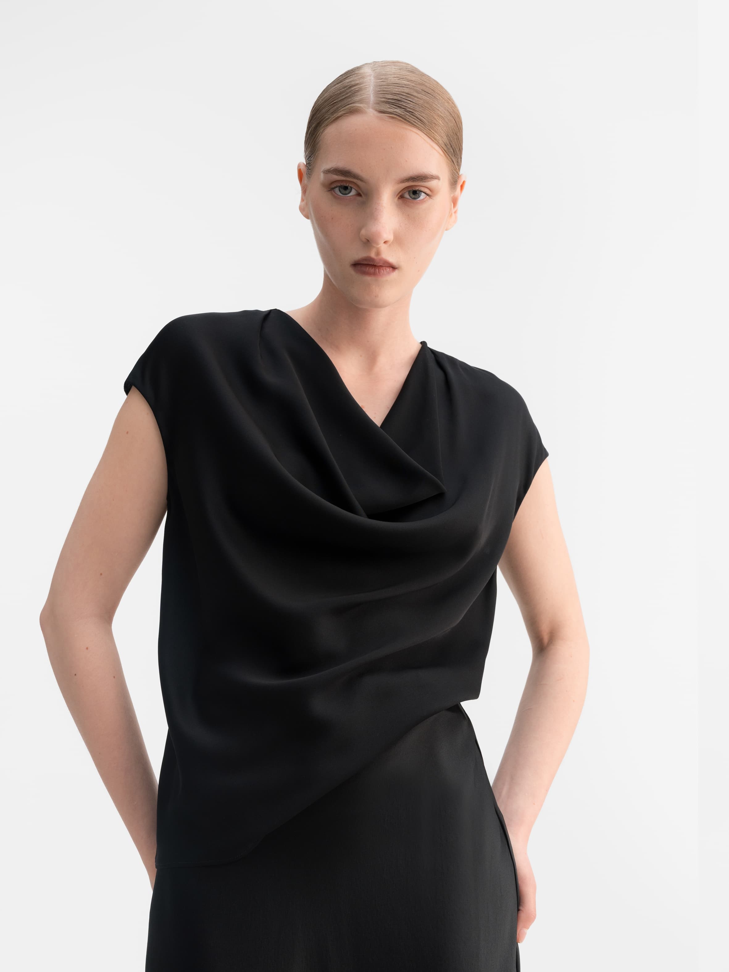 Zia silk top black
