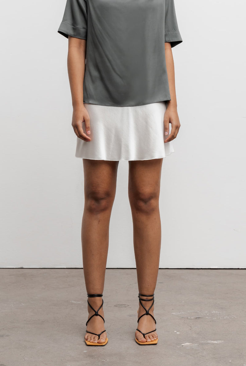 Hana silk short skirt off-white